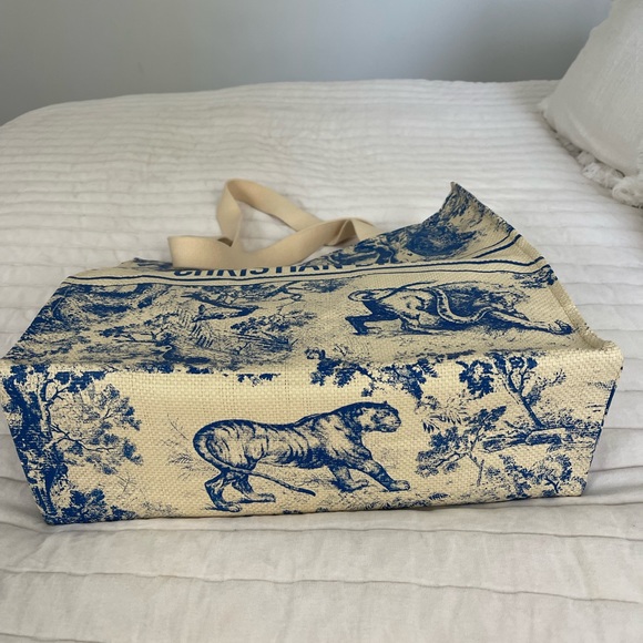 Christian Dior DIORivera jute tote. Limited edition navy 2022 summer collection! - Picture 3 of 8